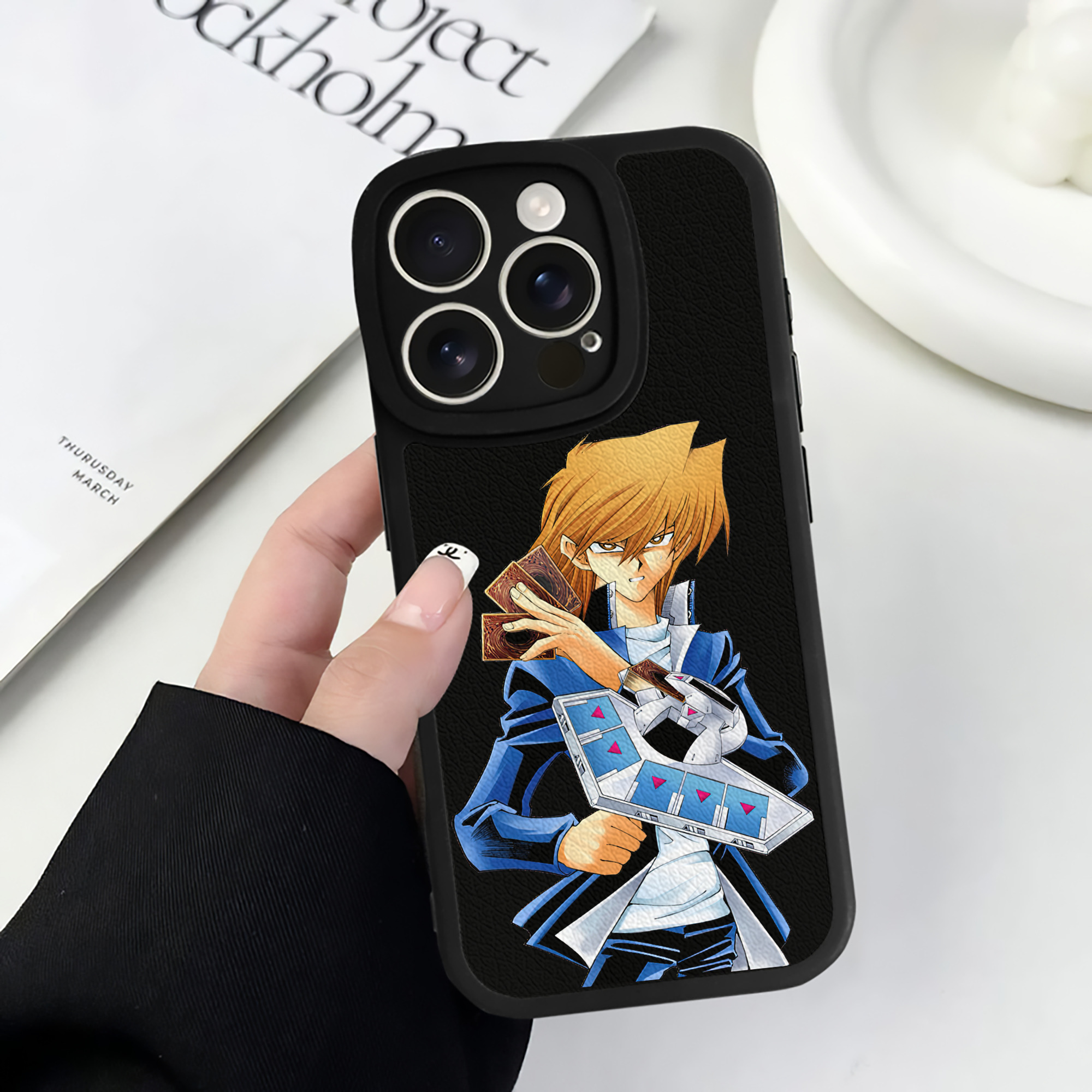 遊☆戯☆王 Yu-Gi-Oh! 【iPhone 16シリーズ対応】シリコンスマホケース（レザー調） 材質：シリコン